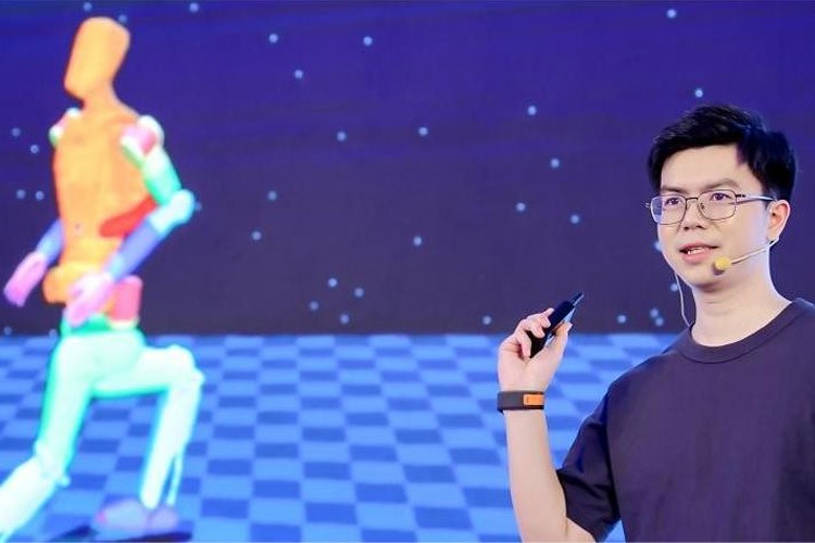 天才少年稚晖君东升国际机器人走路进场！AI模型做大脑，目标售价20万以内