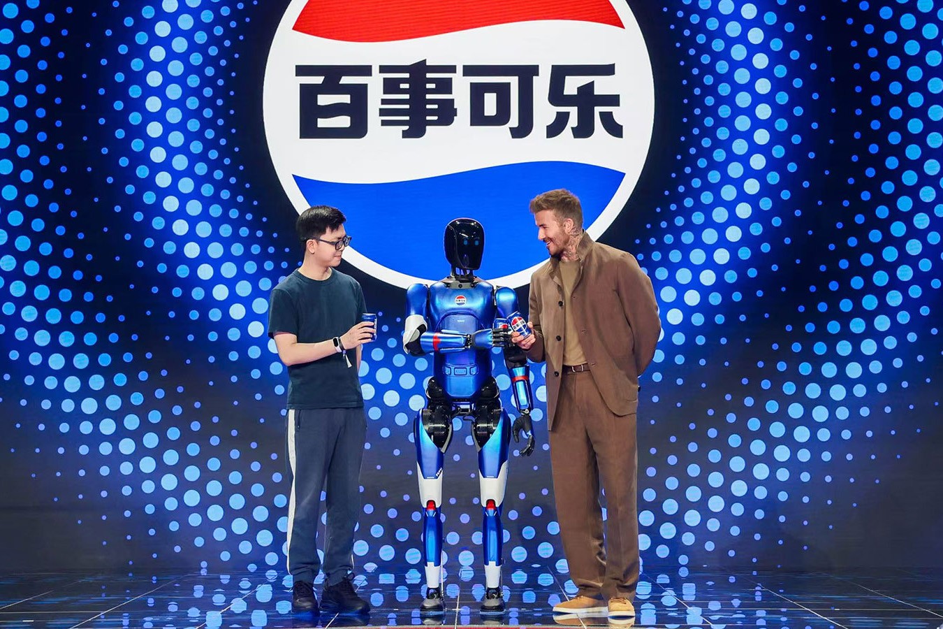 东升国际机器人携手百事中国共创“百事蓝宝” 共燃渴望新章